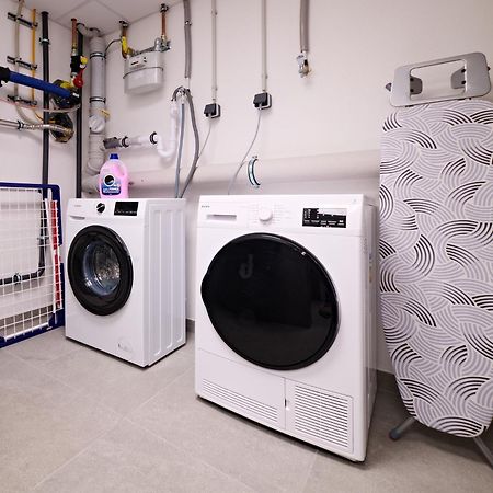 Xzllenz Traum Studio-Apartment, Frei-Parken, U-Bahn, Kueche Nuremberg Luaran gambar