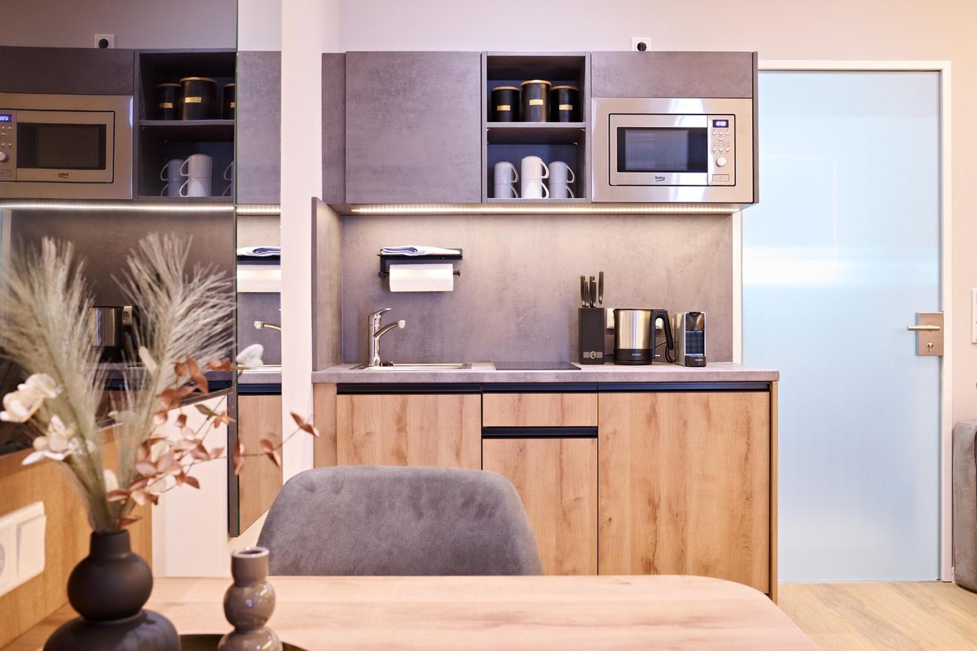 Xzllenz Traum Studio-Apartment, Frei-Parken, U-Bahn, Kueche Nuremberg Luaran gambar