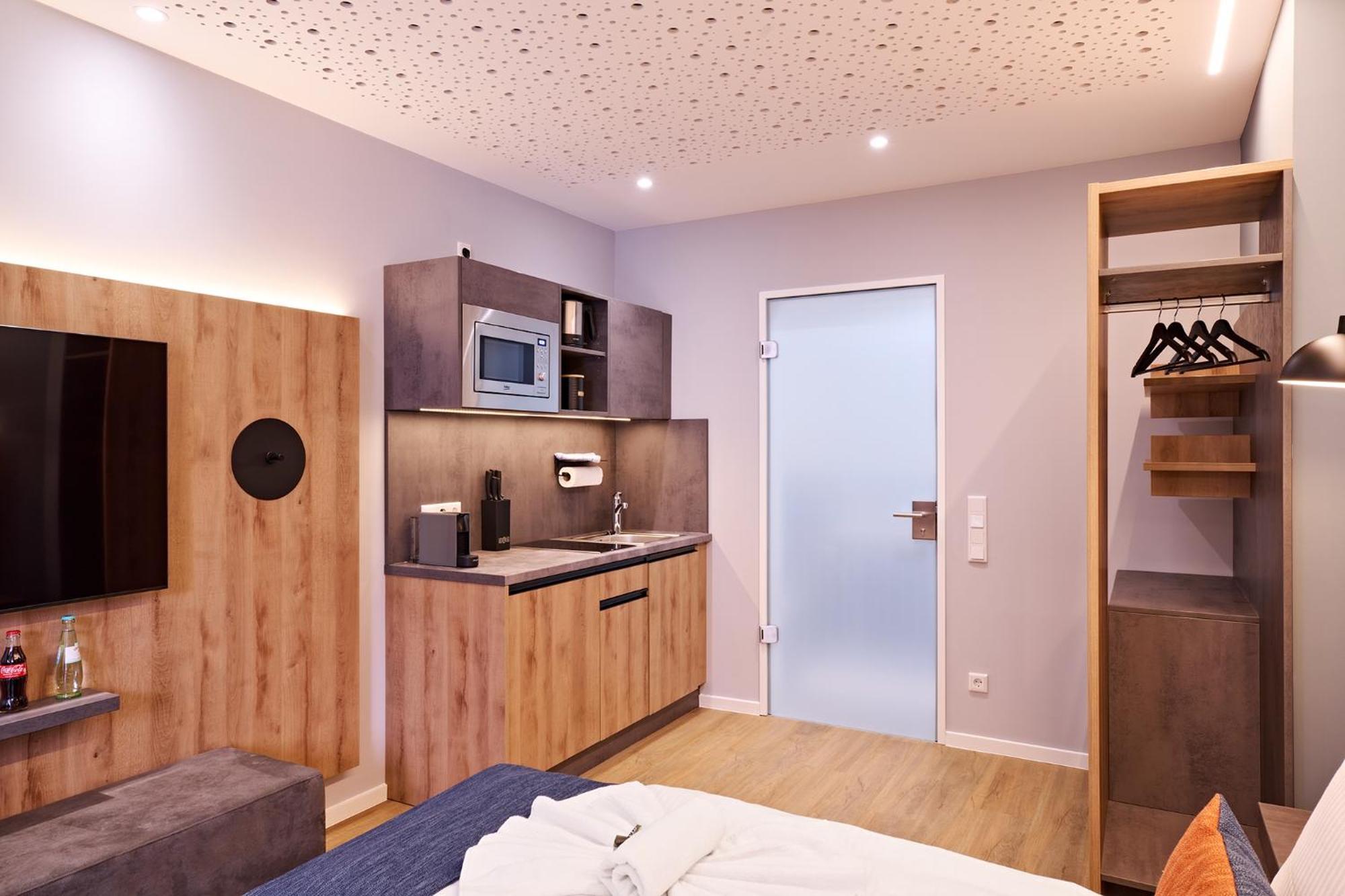Xzllenz Traum Studio-Apartment, Frei-Parken, U-Bahn, Kueche Nuremberg Luaran gambar