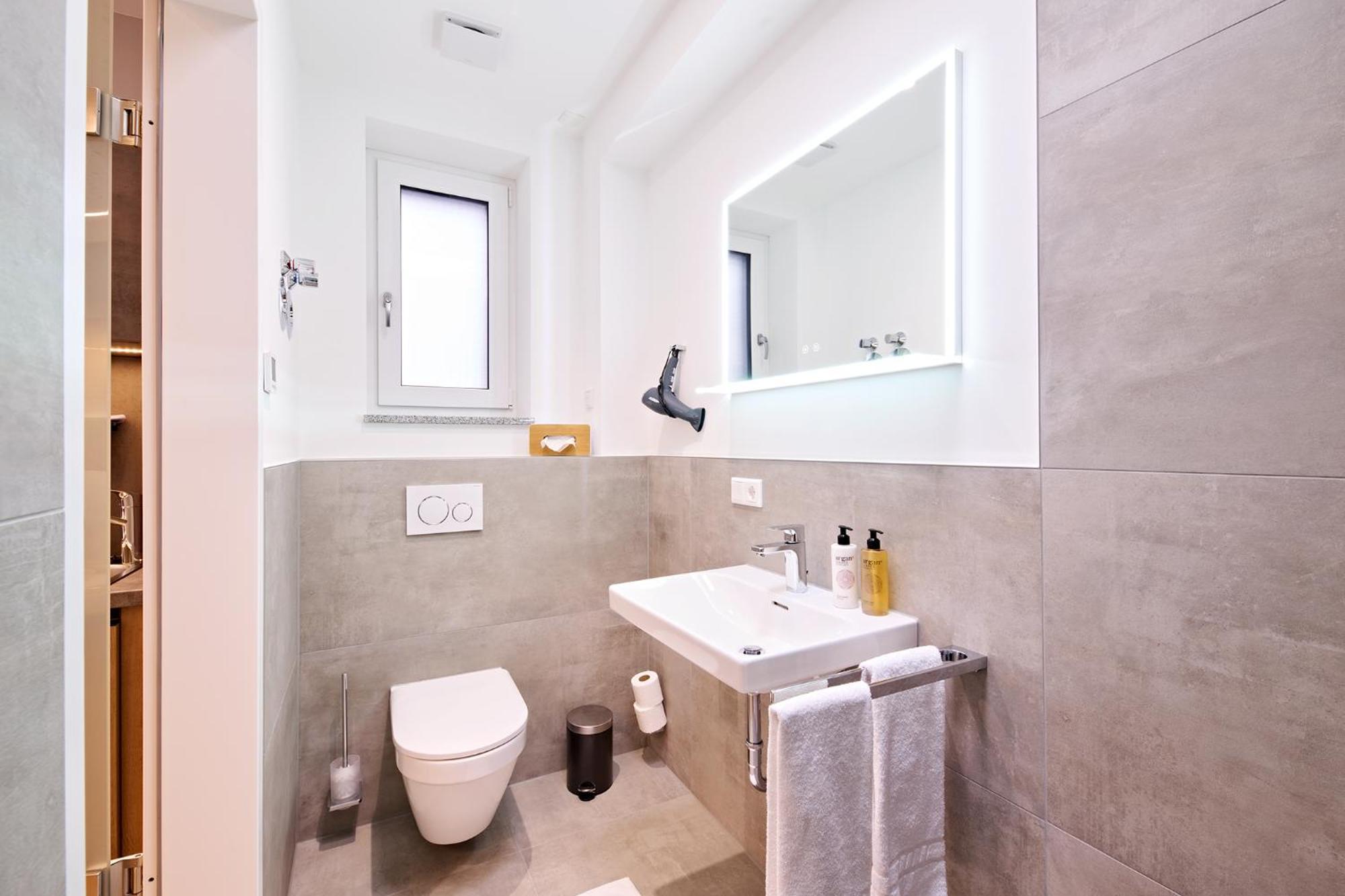 Xzllenz Traum Studio-Apartment, Frei-Parken, U-Bahn, Kueche Nuremberg Luaran gambar